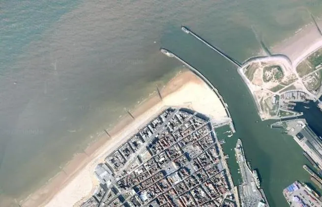 Aan Het Strand En Dijk - Topgebouw Ostend 0*,  Belgium