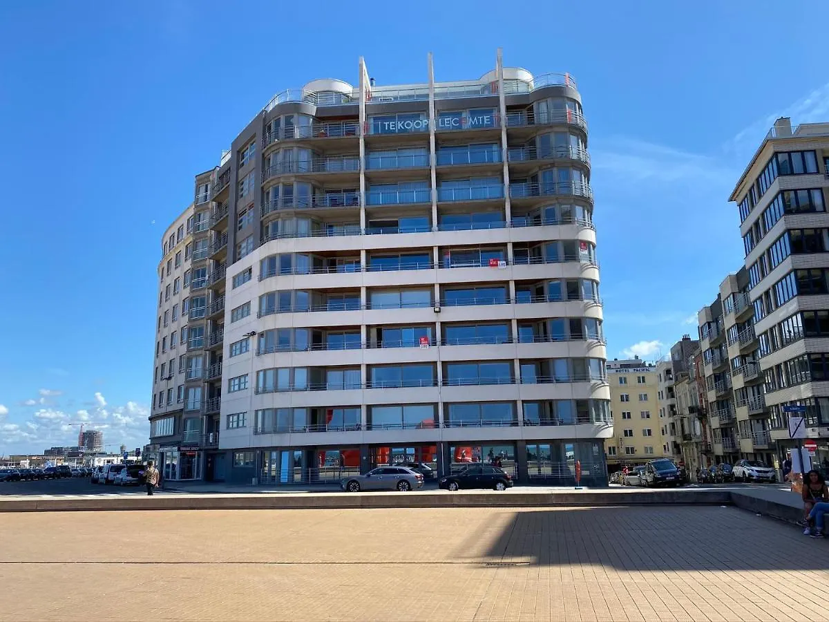 Aan Het Strand En Dijk - Topgebouw Ostend 0*,  Belgium