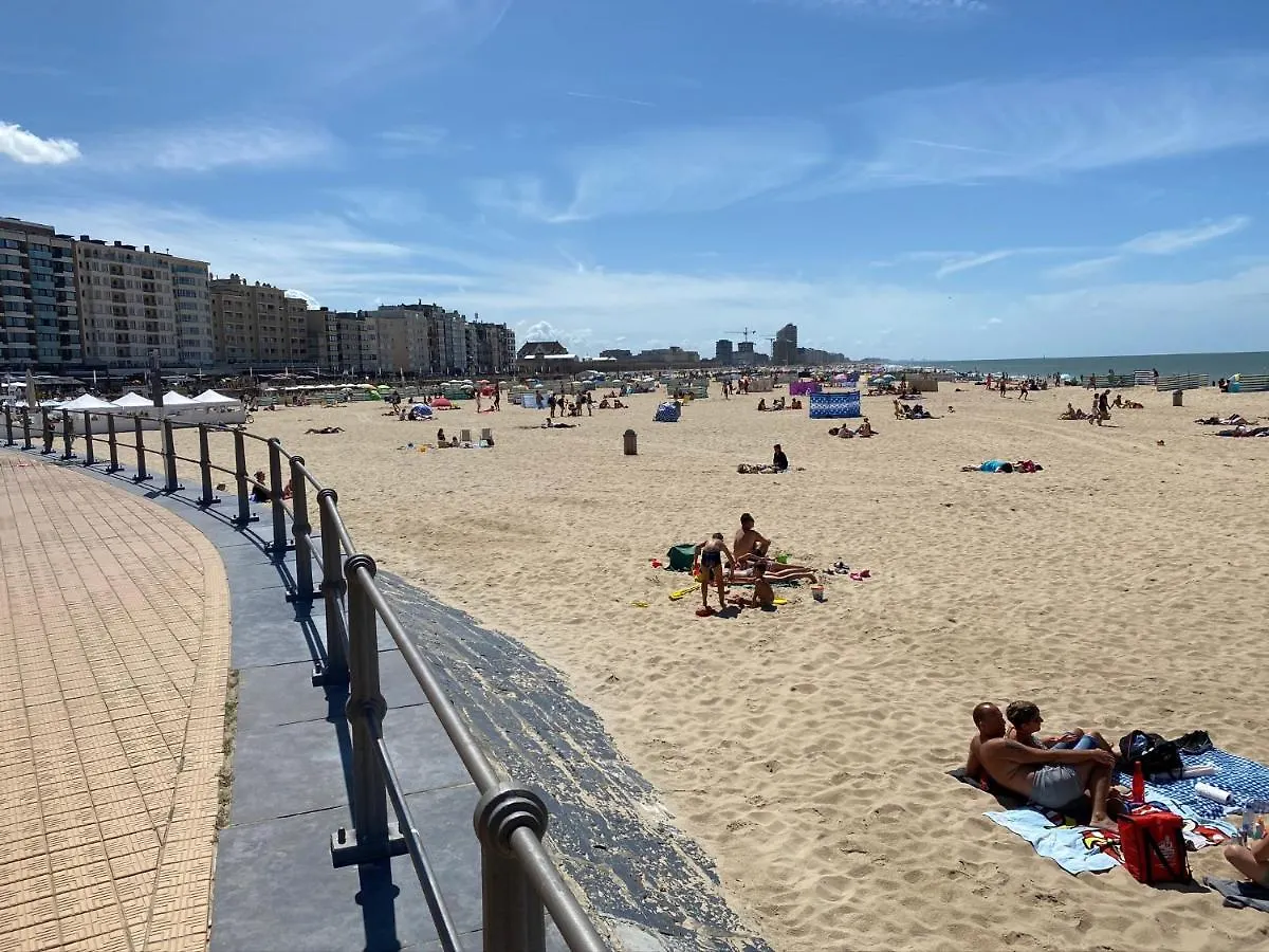 Aan Het Strand En Dijk - Topgebouw Ostenda 0*,  Belgio